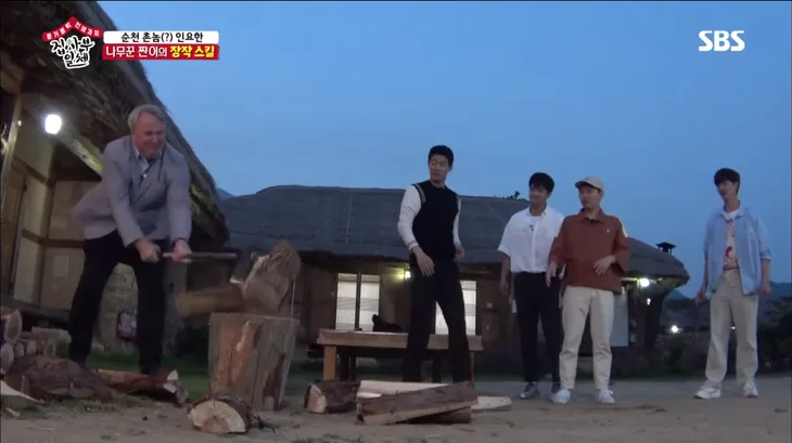 Lee Sung Gi khoe tài bổ củi trong chương trình Master in the House - Ảnh 1. Lee Sung Gi khoe tài bổ củi trong chương trình Master in the House - Ảnh 1.