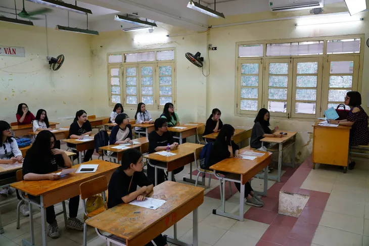 Kết quả tốt nghiệp THPT nhiều năm đạt gần 100%, vì sao vẫn tổ chức kỳ thi để xét công nhận tốt nghiệp? - Ảnh 1.