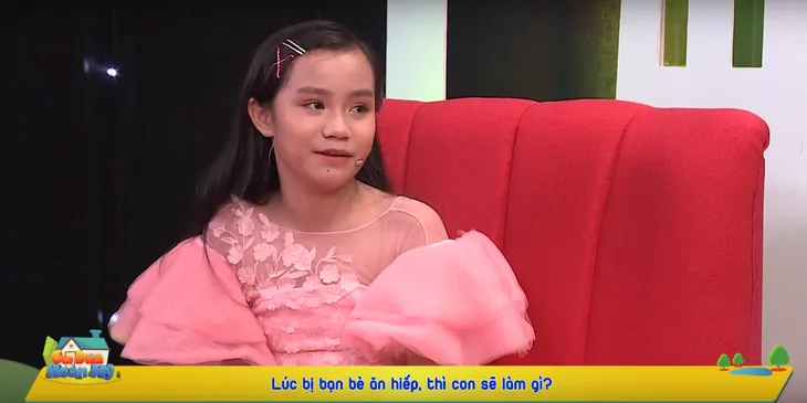 Gia đình hoàn mỹ: Mẫu nhí 8 tuổi trải lòng việc bị cô lập ở trường - Ảnh 1. Gia đình hoàn mỹ: Mẫu nhí 8 tuổi trải lòng việc bị cô lập ở trường - Ảnh 1.