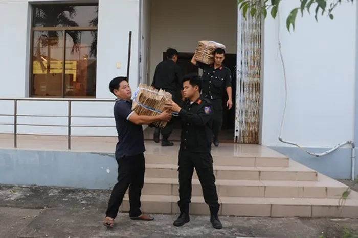 Công an bảo đảm an ninh, an toàn trong vận chuyển đề thi - Ảnh 1. Công an bảo đảm an ninh, an toàn trong vận chuyển đề thi - Ảnh 1.