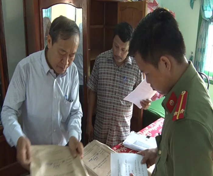 Công an bảo đảm an ninh, an toàn trong vận chuyển đề thi - Ảnh 2. Công an bảo đảm an ninh, an toàn trong vận chuyển đề thi - Ảnh 2.
