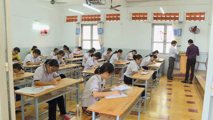 Cẩn thận với các câu hỏi khi làm bài thi môn Văn - Ảnh 1. Cẩn thận với các câu hỏi khi làm bài thi môn Văn - Ảnh 1.