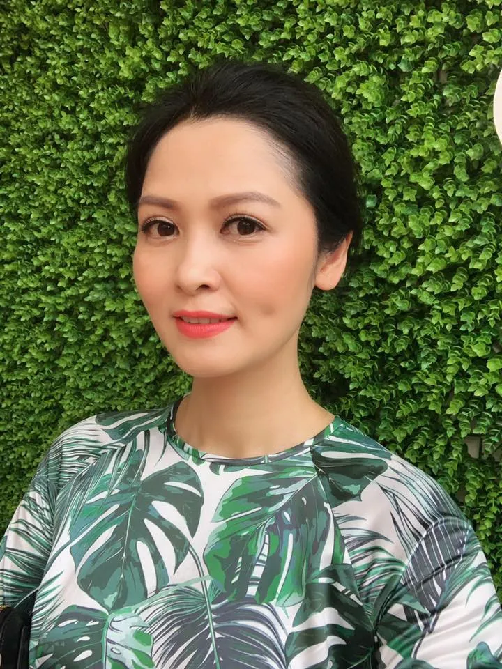Cô bán hoa khiến ông Sơn si mê trong Về nhà đi con gây bất ngờ với nhan sắc ngoài đời - Ảnh 2. Cô bán hoa khiến ông Sơn si mê trong Về nhà đi con gây bất ngờ với nhan sắc ngoài đời - Ảnh 2.