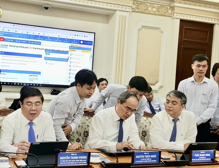 TP.HCM triển khai mô hình Phòng họp không giấy và Giao việc tức thời - nhắc việc thông minh - Ảnh 1. TP.HCM triển khai mô hình Phòng họp không giấy và Giao việc tức thời - nhắc việc thông minh - Ảnh 1.