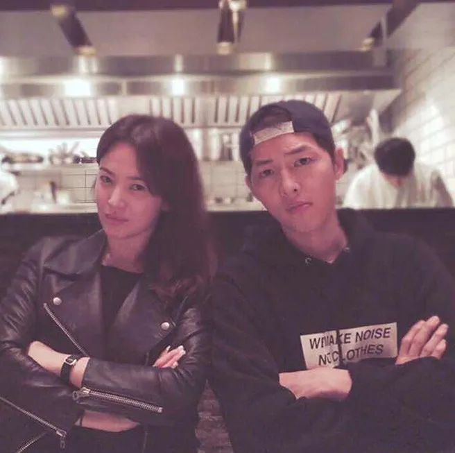 Hình ảnh quá khứ đầy tiếc nuối của mối tình cổ tích Song Hye Kyo - Song Song Joong Ki - Ảnh 6. Hình ảnh quá khứ đầy tiếc nuối của mối tình cổ tích Song Hye Kyo - Song Song Joong Ki - Ảnh 6.