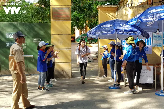 Thi THPT Quốc gia 2019: Thí sinh thở phào vì đề Tiếng Anh - Ảnh 2. Thi THPT Quốc gia 2019: Thí sinh thở phào vì đề Tiếng Anh - Ảnh 2.