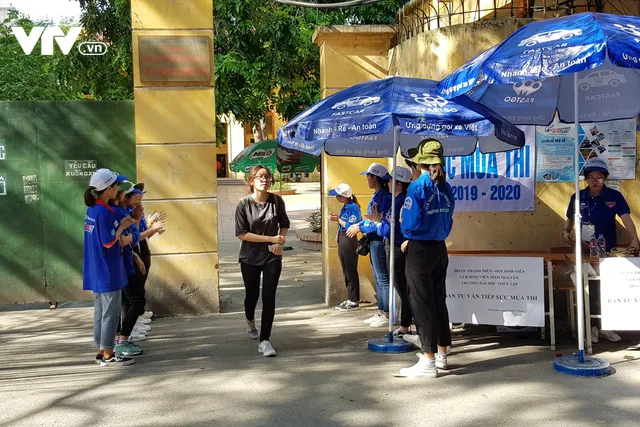 Thi THPT Quốc gia 2019: Thí sinh thở phào vì đề Tiếng Anh - Ảnh 3. Thi THPT Quốc gia 2019: Thí sinh thở phào vì đề Tiếng Anh - Ảnh 3.