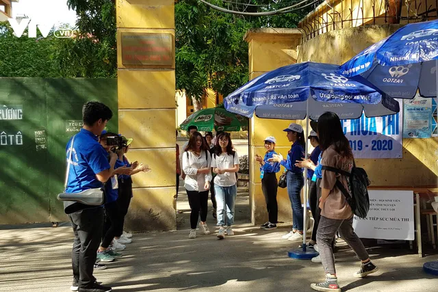 Thi THPT Quốc gia 2019: Thí sinh thở phào vì đề Tiếng Anh - Ảnh 8. Thi THPT Quốc gia 2019: Thí sinh thở phào vì đề Tiếng Anh - Ảnh 8.