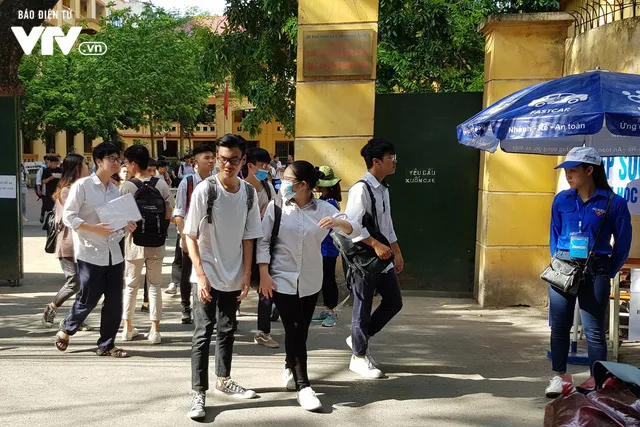 Thi THPT Quốc gia 2019: Thí sinh thở phào vì đề Tiếng Anh - Ảnh 9. Thi THPT Quốc gia 2019: Thí sinh thở phào vì đề Tiếng Anh - Ảnh 9.