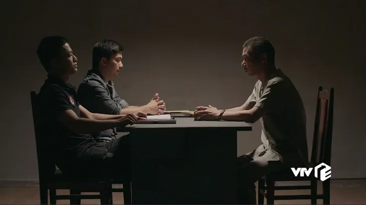 Mê cung - Tập 19: Nghẹt thở trước màn bẫy trong bẫy giữa Đông Hòa và cảnh sát - Ảnh 5. Mê cung - Tập 19: Nghẹt thở trước màn bẫy trong bẫy giữa Đông Hòa và cảnh sát - Ảnh 5.