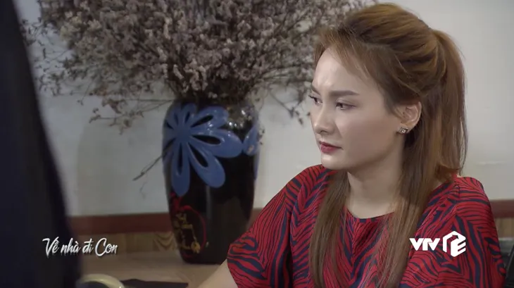 Về nhà đi con - Tập 52: Vừa có tình ý với Vũ, Thư lại chịu tủi nhục vì sự xuất hiện của tiểu tam - Ảnh 4. Về nhà đi con - Tập 52: Vừa có tình ý với Vũ, Thư lại chịu tủi nhục vì sự xuất hiện của tiểu tam - Ảnh 4.