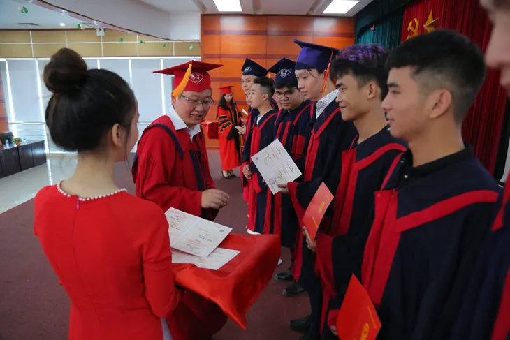 Trường Cao đẳng Truyền hình phát bằng tốt nghiệp cho 278 cử nhân - Ảnh 1. Trường Cao đẳng Truyền hình phát bằng tốt nghiệp cho 278 cử nhân - Ảnh 1.