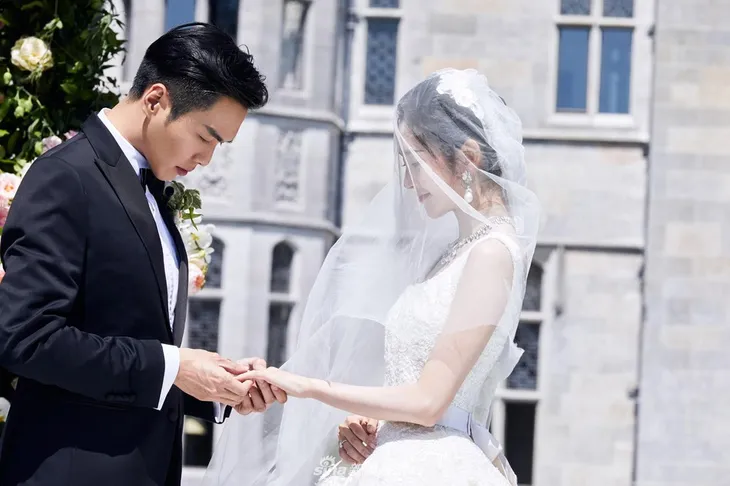 Giữa cơn bão chia ly, vẫn có cặp đôi nên duyên vợ chồng trong Cbiz - Ảnh 15. Giữa cơn bão chia ly, vẫn có cặp đôi nên duyên vợ chồng trong Cbiz - Ảnh 15.