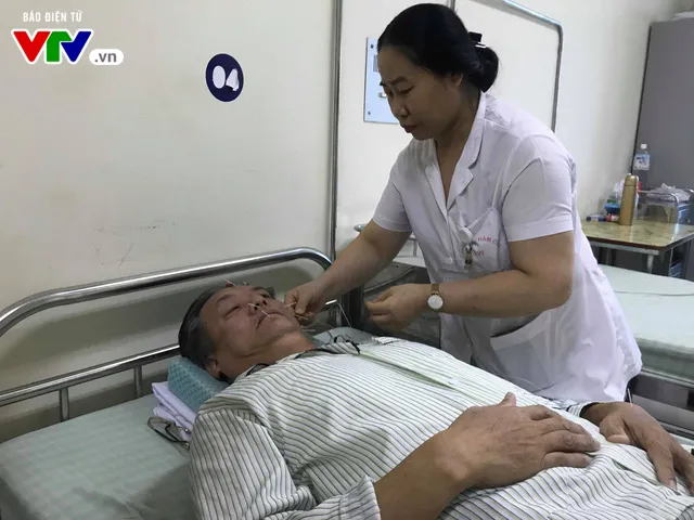 Sai lầm khi tránh nóng mùa hè, nhiều người bị méo miệng, liệt mặt - Ảnh 2. Sai lầm khi tránh nóng mùa hè, nhiều người bị méo miệng, liệt mặt - Ảnh 2.