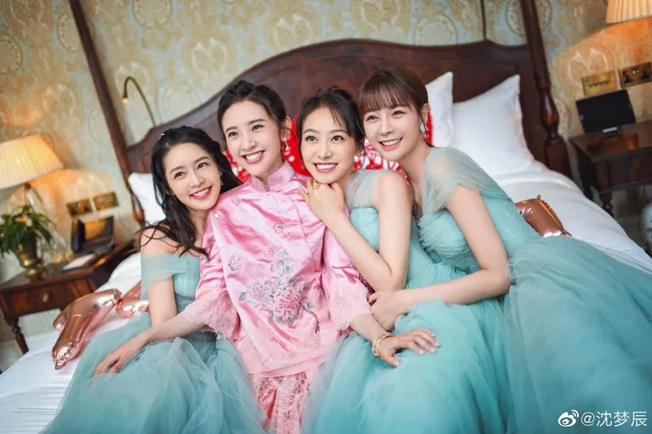 Giữa cơn bão chia ly, vẫn có cặp đôi nên duyên vợ chồng trong Cbiz - Ảnh 13. Giữa cơn bão chia ly, vẫn có cặp đôi nên duyên vợ chồng trong Cbiz - Ảnh 13.