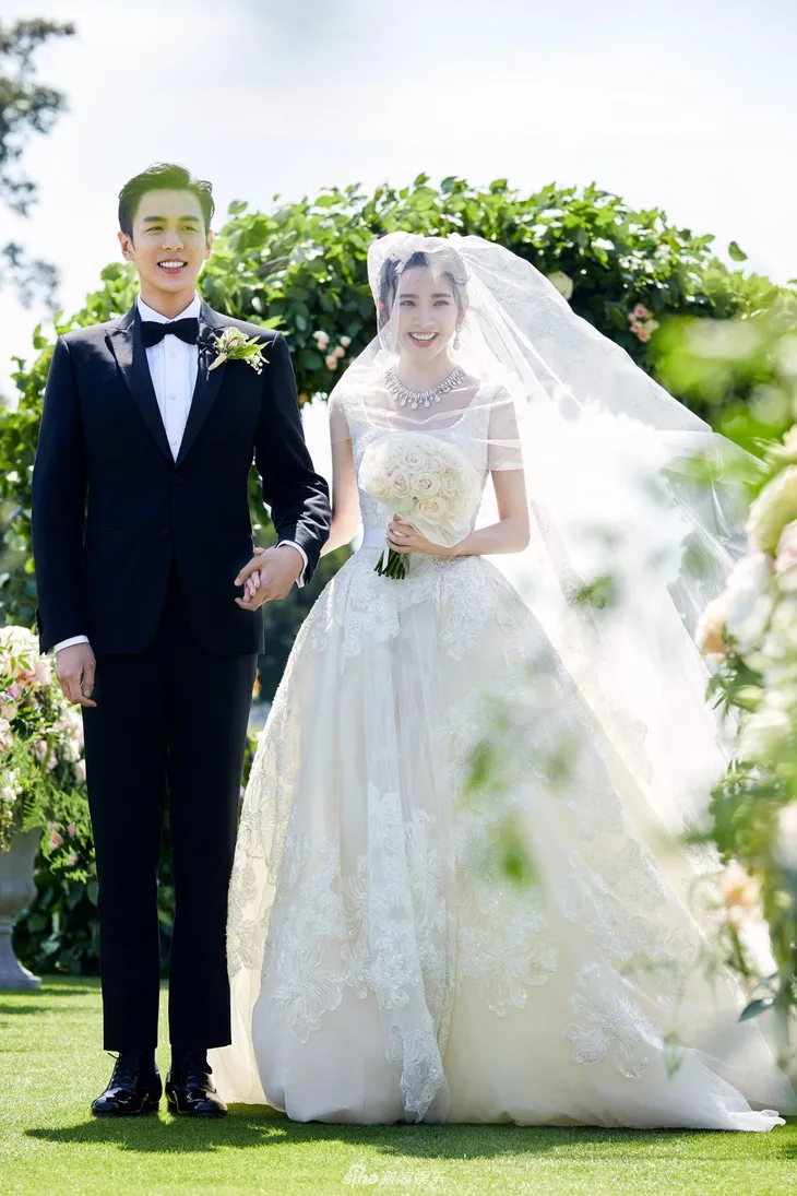 Giữa cơn bão chia ly, vẫn có cặp đôi nên duyên vợ chồng trong Cbiz - Ảnh 10. Giữa cơn bão chia ly, vẫn có cặp đôi nên duyên vợ chồng trong Cbiz - Ảnh 10.
