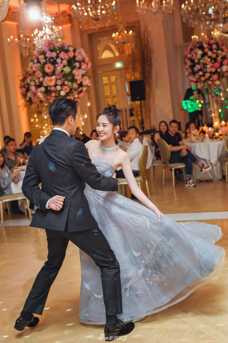 Giữa cơn bão chia ly, vẫn có cặp đôi nên duyên vợ chồng trong Cbiz - Ảnh 1. Giữa cơn bão chia ly, vẫn có cặp đôi nên duyên vợ chồng trong Cbiz - Ảnh 1.
