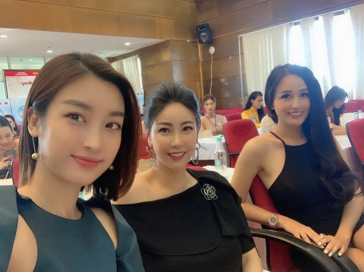 3 Hoa hậu đăng quang cách nhau hơn 10 năm đọ sắc bất phân thắng bại - Ảnh 8. 3 Hoa hậu đăng quang cách nhau hơn 10 năm đọ sắc bất phân thắng bại - Ảnh 8.