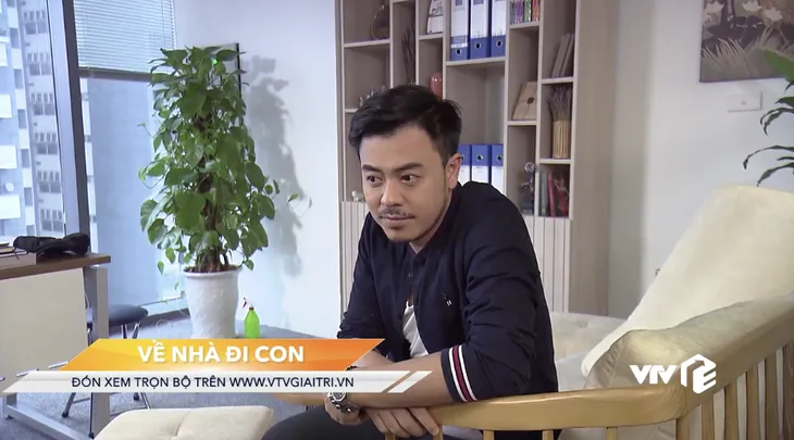 Về nhà đi con - Tập 53: Hạnh phúc mới đến với Huệ (Thu Quỳnh) sau nụ hôn bất thình lình của Quốc (Tuấn Tú)? - Ảnh 3. Về nhà đi con - Tập 53: Hạnh phúc mới đến với Huệ (Thu Quỳnh) sau nụ hôn bất thình lình của Quốc (Tuấn Tú)? - Ảnh 3.