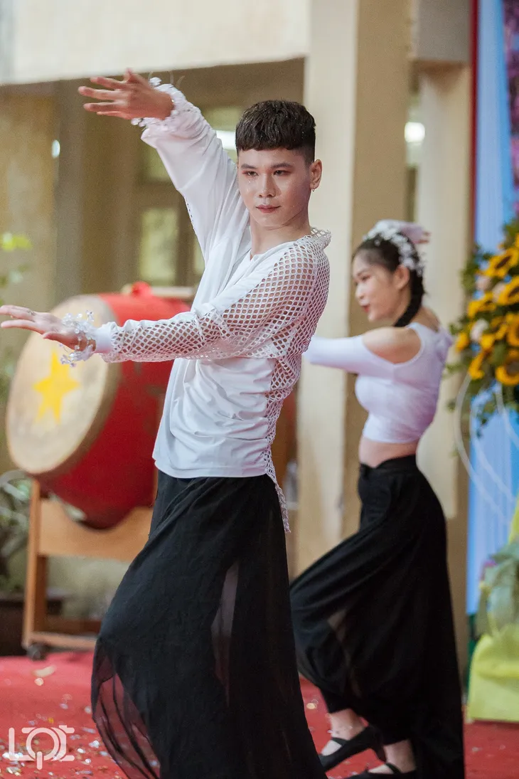 Chùm ảnh học sinh trường THPT Lê Quý Đôn - Đống Đa chia tay tuổi học trò - Ảnh 3. Chùm ảnh học sinh trường THPT Lê Quý Đôn - Đống Đa chia tay tuổi học trò - Ảnh 3.
