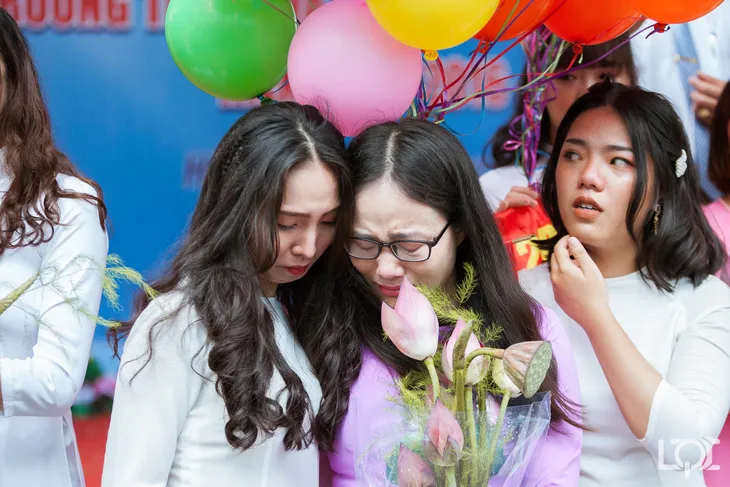 Chùm ảnh học sinh trường THPT Lê Quý Đôn - Đống Đa chia tay tuổi học trò - Ảnh 11. Chùm ảnh học sinh trường THPT Lê Quý Đôn - Đống Đa chia tay tuổi học trò - Ảnh 11.