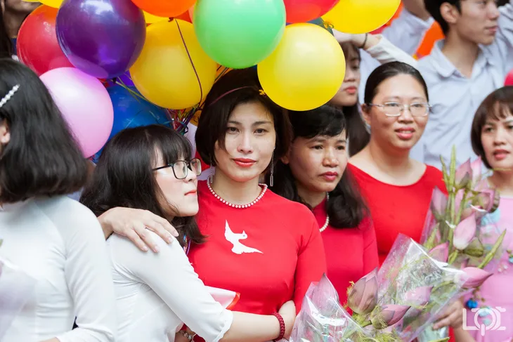 Chùm ảnh học sinh trường THPT Lê Quý Đôn - Đống Đa chia tay tuổi học trò - Ảnh 12. Chùm ảnh học sinh trường THPT Lê Quý Đôn - Đống Đa chia tay tuổi học trò - Ảnh 12.