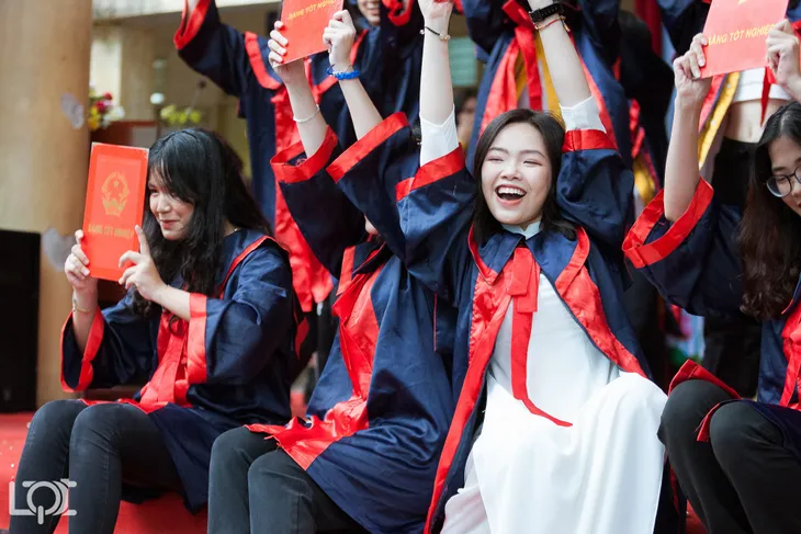 Chùm ảnh học sinh trường THPT Lê Quý Đôn - Đống Đa chia tay tuổi học trò - Ảnh 14. Chùm ảnh học sinh trường THPT Lê Quý Đôn - Đống Đa chia tay tuổi học trò - Ảnh 14.