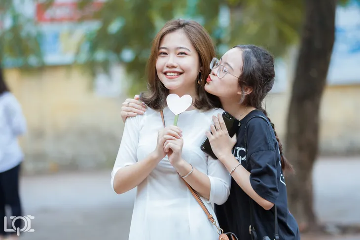 Chùm ảnh học sinh trường THPT Lê Quý Đôn - Đống Đa chia tay tuổi học trò - Ảnh 21. Chùm ảnh học sinh trường THPT Lê Quý Đôn - Đống Đa chia tay tuổi học trò - Ảnh 21.