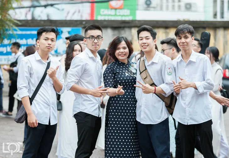 Chùm ảnh học sinh trường THPT Lê Quý Đôn - Đống Đa chia tay tuổi học trò - Ảnh 25. Chùm ảnh học sinh trường THPT Lê Quý Đôn - Đống Đa chia tay tuổi học trò - Ảnh 25.