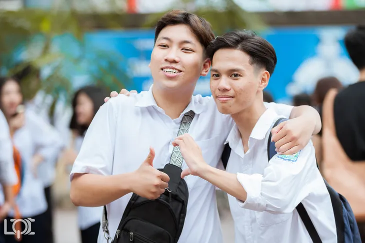 Chùm ảnh học sinh trường THPT Lê Quý Đôn - Đống Đa chia tay tuổi học trò - Ảnh 24. Chùm ảnh học sinh trường THPT Lê Quý Đôn - Đống Đa chia tay tuổi học trò - Ảnh 24.