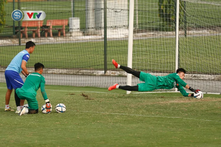 U23 Việt Nam có ngày đầu tiên tập luyện đầy đủ quân số - Ảnh 5. U23 Việt Nam có ngày đầu tiên tập luyện đầy đủ quân số - Ảnh 5.