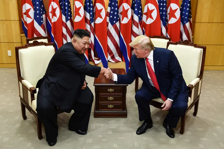 Những hình ảnh ấn tượng từ cuộc gặp lịch sử giữa Trump - Kim tại DMZ - Ảnh 11. Những hình ảnh ấn tượng từ cuộc gặp lịch sử giữa Trump - Kim tại DMZ - Ảnh 11.
