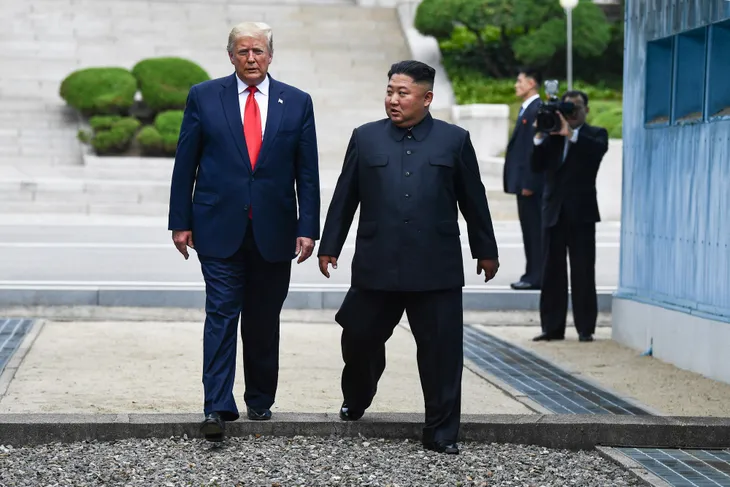 Những hình ảnh ấn tượng từ cuộc gặp lịch sử giữa Trump - Kim tại DMZ - Ảnh 5. Những hình ảnh ấn tượng từ cuộc gặp lịch sử giữa Trump - Kim tại DMZ - Ảnh 5.