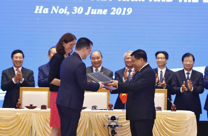 Việt Nam và EU ký Hiệp định EVFTA và EVIPA - Ảnh 7. Việt Nam và EU ký Hiệp định EVFTA và EVIPA - Ảnh 7.