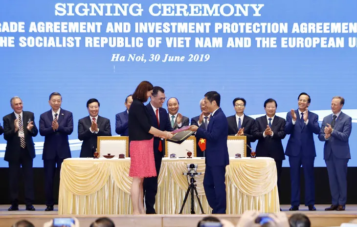 Việt Nam và EU ký Hiệp định EVFTA và EVIPA - Ảnh 6. Việt Nam và EU ký Hiệp định EVFTA và EVIPA - Ảnh 6.