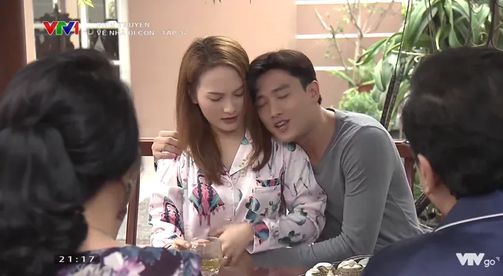 Về nhà đi con - Tập 37: Huệ viết giấy ly hôn Khải, Thư và Vũ chuẩn bị đi tuần trăng mật - Ảnh 4. Về nhà đi con - Tập 37: Huệ viết giấy ly hôn Khải, Thư và Vũ chuẩn bị đi tuần trăng mật - Ảnh 4.