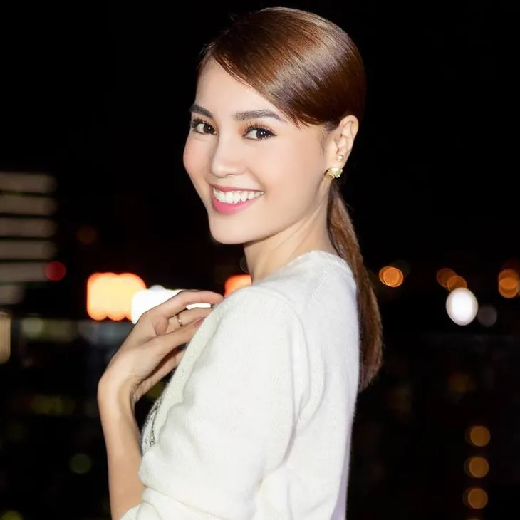 VTV Awards 2019: Những cô gái trong thành phố đối đầu với những cô gái trong động Thiên Thai - Ảnh 1. VTV Awards 2019: Những cô gái trong thành phố đối đầu với những cô gái trong động Thiên Thai - Ảnh 1.