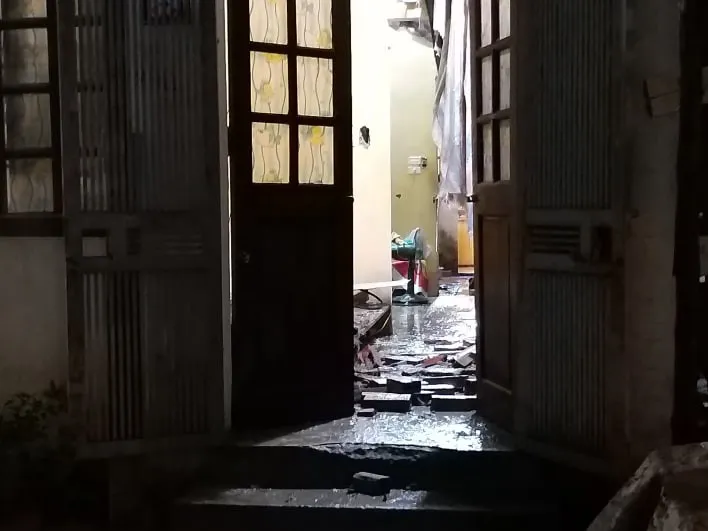 Sập tường nhà đang xây, một người bị thương nặng ở đầu - Ảnh 1. Sập tường nhà đang xây, một người bị thương nặng ở đầu - Ảnh 1.