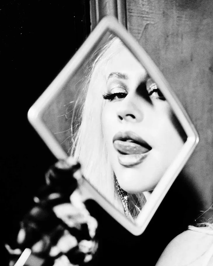Christina Aguilera quậy hết cỡ trên Galore - Ảnh 5. Christina Aguilera quậy hết cỡ trên Galore - Ảnh 5.
