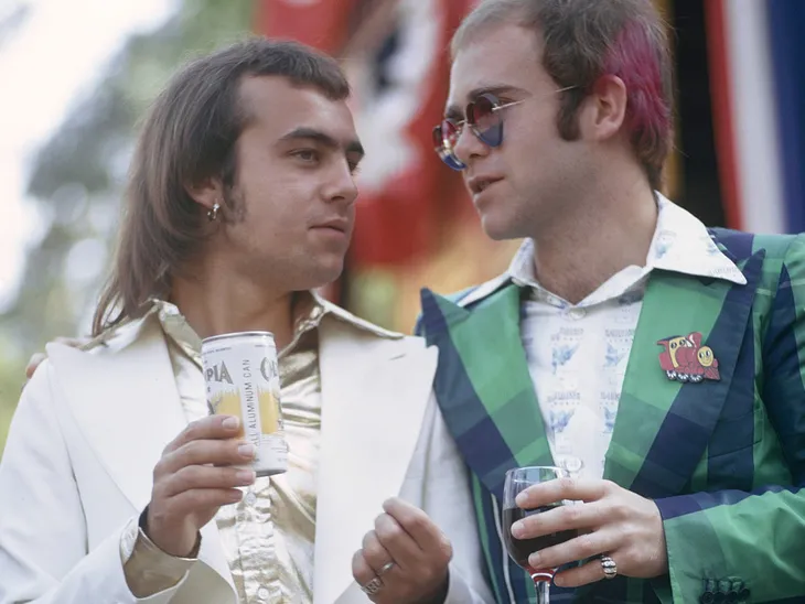 “Rocketman”: Sự khác biệt giữa phim và đời thật của huyền thoại âm nhạc Elton John - Ảnh 3. “Rocketman”: Sự khác biệt giữa phim và đời thật của huyền thoại âm nhạc Elton John - Ảnh 3.