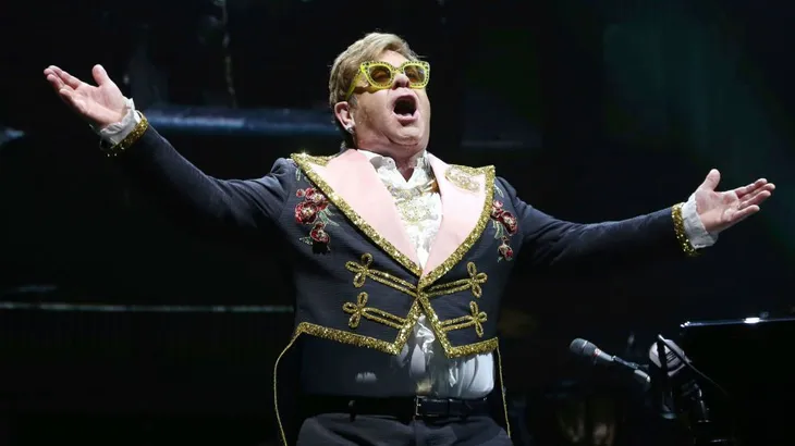 “Rocketman”: Sự khác biệt giữa phim và đời thật của huyền thoại âm nhạc Elton John - Ảnh 5. “Rocketman”: Sự khác biệt giữa phim và đời thật của huyền thoại âm nhạc Elton John - Ảnh 5.