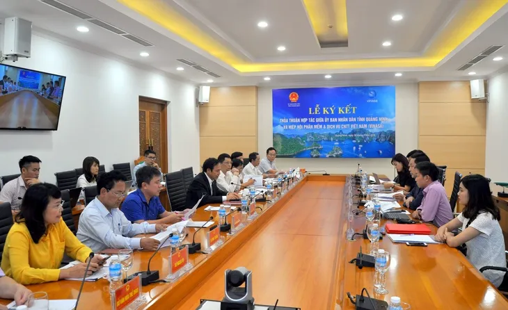 Quảng Ninh thúc đẩy phát triển KT-XH nhờ CNTT, xây dựng Chính quyền số - Ảnh 1. Quảng Ninh thúc đẩy phát triển KT-XH nhờ CNTT, xây dựng Chính quyền số - Ảnh 1.