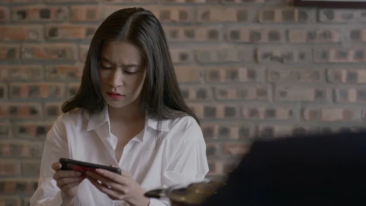 Mê cung - Tập 13: Lái xe của Cường Lâm bị ám sát, Đông Hòa biết sự thật đằng sau chiếc mặt nạ bí ẩn? - Ảnh 3. Mê cung - Tập 13: Lái xe của Cường Lâm bị ám sát, Đông Hòa biết sự thật đằng sau chiếc mặt nạ bí ẩn? - Ảnh 3.