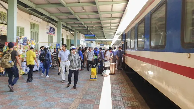 Giảm sâu giá vé nhiều mác tàu tuyến Bắc - Nam - Ảnh 1.