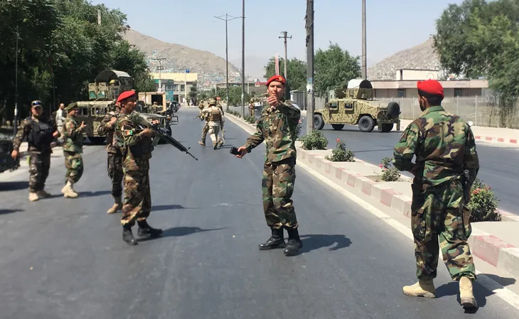 Đánh bom gần Đại sứ quản Mỹ tại Afghanistan, ít nhất 34 người thiệt mạng - Ảnh 1. Đánh bom gần Đại sứ quản Mỹ tại Afghanistan, ít nhất 34 người thiệt mạng - Ảnh 1.