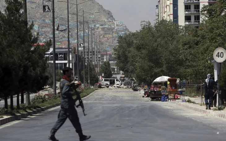 Đánh bom gần Đại sứ quản Mỹ tại Afghanistan, ít nhất 34 người thiệt mạng - Ảnh 2. Đánh bom gần Đại sứ quản Mỹ tại Afghanistan, ít nhất 34 người thiệt mạng - Ảnh 2.