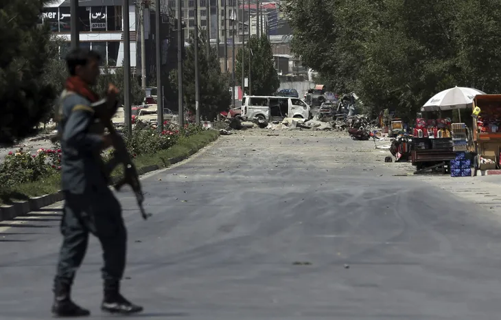 Đánh bom gần Đại sứ quản Mỹ tại Afghanistan, ít nhất 34 người thiệt mạng - Ảnh 3. Đánh bom gần Đại sứ quản Mỹ tại Afghanistan, ít nhất 34 người thiệt mạng - Ảnh 3.