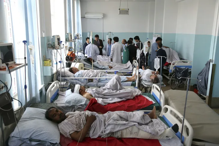 Đánh bom gần Đại sứ quản Mỹ tại Afghanistan, ít nhất 34 người thiệt mạng - Ảnh 4. Đánh bom gần Đại sứ quản Mỹ tại Afghanistan, ít nhất 34 người thiệt mạng - Ảnh 4.