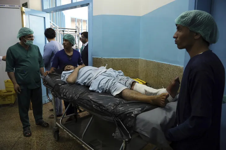 Đánh bom gần Đại sứ quản Mỹ tại Afghanistan, ít nhất 34 người thiệt mạng - Ảnh 6. Đánh bom gần Đại sứ quản Mỹ tại Afghanistan, ít nhất 34 người thiệt mạng - Ảnh 6.