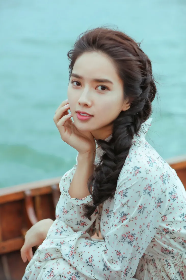 Bella Mai khoe vẻ đẹp ngọt ngào trong phim ngôn tình 21 ngày yêu em - Ảnh 2. Bella Mai khoe vẻ đẹp ngọt ngào trong phim ngôn tình 21 ngày yêu em - Ảnh 2.